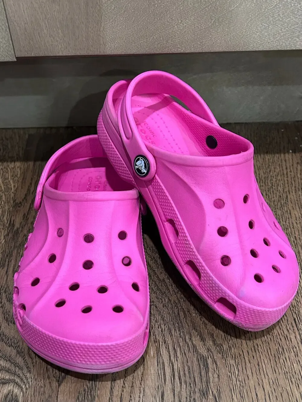 Crocs Baya Clogs Electric Pink Slip On Kids Sz J2 Casual Water Shoes Pool Beach